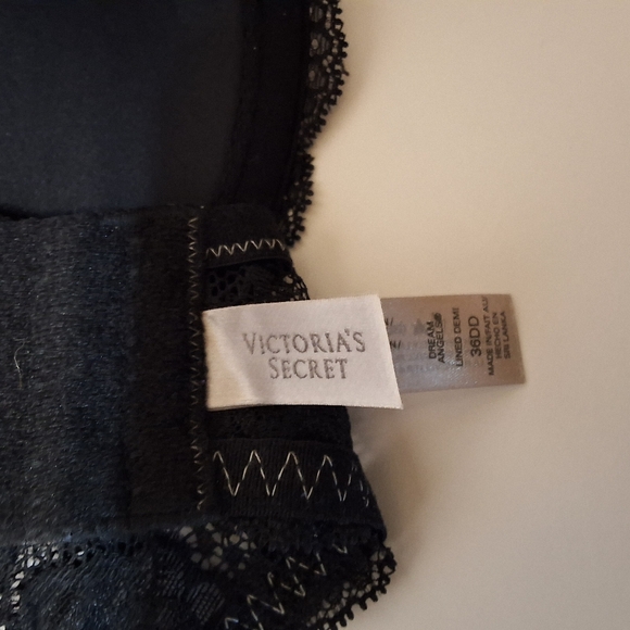 Experience the Sensuality of Lace with Victoria's Secret Floral Lined Demi Bra - Picture 4 of 5